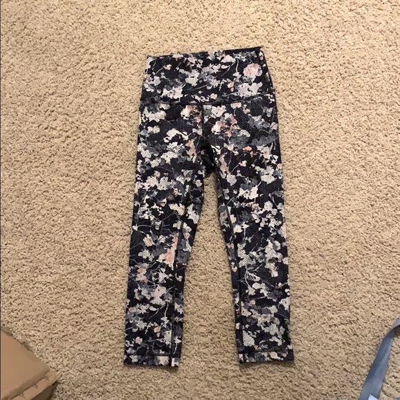 lululemon athletica Pants - CROPPED LULULEMON LEGGINGS